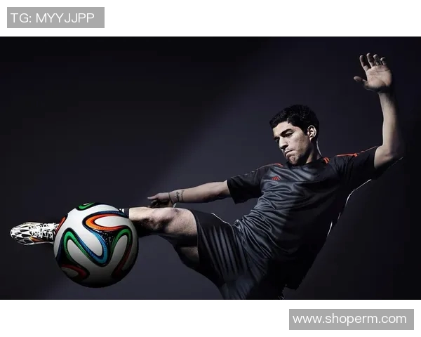 足球明星拆箱卡片大揭秘让我们一起探索球场传奇的背后故事与珍藏价值